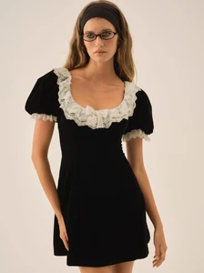 La_Vie_En_Bow_Velvet_Mini_Dress_Black_On_Model_1_2000x.webp