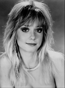 Linnea Quigley (2).png