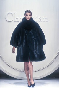 LudmilaIsaeva_ChristianDiorHCFW1991_03.jpg