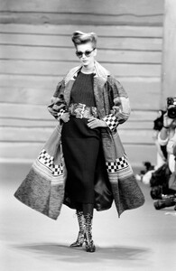 LudmilaIsaeva_ChristianLacroixFW1992_03.jpg