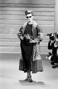 LudmilaIsaeva_ChristianLacroixFW1992_04.jpg