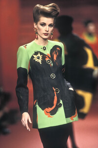 LudmilaIsaeva_ChristianLacroixFW1992_06.jpg