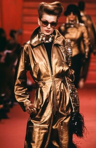 LudmilaIsaeva_ChristianLacroixFW1992_12.jpg