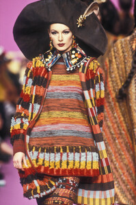 LudmilaIsaeva_ChristianLacroixFW1993_09.jpg