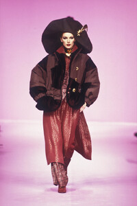 LudmilaIsaeva_ChristianLacroixFW1993_10.jpg