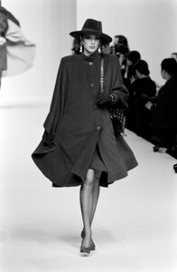 LudmilaIsaeva_GivenchyFW1992_06.jpg