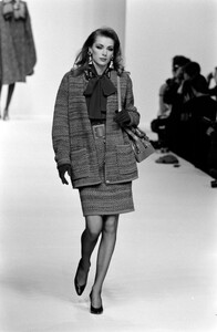 LudmilaIsaeva_GivenchyFW1992_09.jpg
