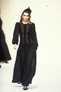LudmilaIsaeva_GivenchyFW1992_14.jpg
