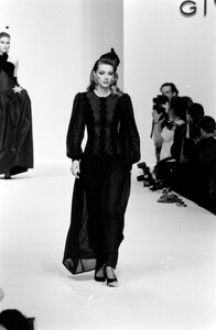 LudmilaIsaeva_GivenchyFW1992_15.jpg