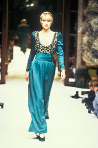 LudmilaIsaeva_GivenchyHCFW1993_05.jpg