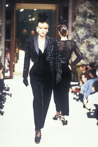 LudmilaIsaeva_GivenchyHCFW1993_09.jpg