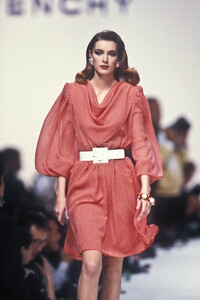 LudmilaIsaeva_GivenchySS1992_03.jpg