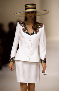 LudmilaIsaeva_GivenchySS1993_10.jpg