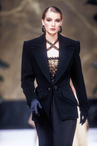 LudmilaIsaeva_JeanLouisScherrerHCFW1991_05.jpg