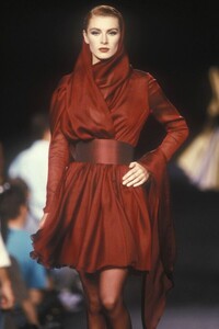 LudmilaIsaeva_LanvinHCFW1990_02.jpg