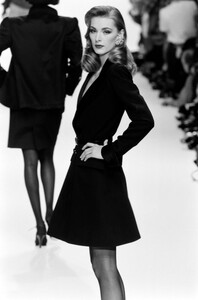 LudmilaIsaeva_YvesSaintLaurentFW1992_08.jpg