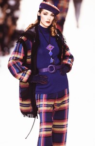 LudmilaIsaeva_YvesSaintLaurentFW1992_17.jpg