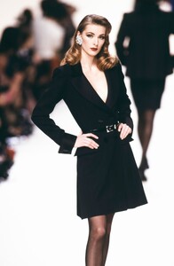 LudmilaIsaeva_YvesSaintLaurentFW1992_19.jpg