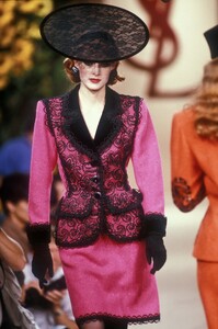 LudmilaIsaeva_YvesSaintLaurentHCFW1990_06.jpg