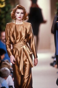 LudmilaIsaeva_YvesSaintLaurentHCFW1990_08.jpg