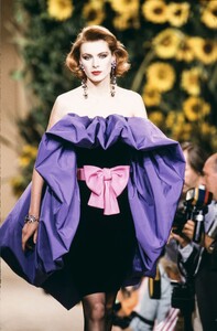 LudmilaIsaeva_YvesSaintLaurentHCFW1990_09.jpg