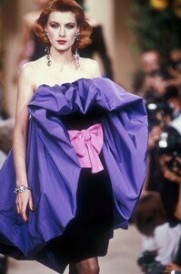 LudmilaIsaeva_YvesSaintLaurentHCFW1990_10.jpg