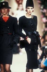 LudmilaIsaeva_YvesSaintLaurentHCFW1991_09.jpg