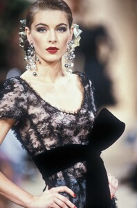 LudmilaIsaeva_YvesSaintLaurentHCFW1991_14.jpg