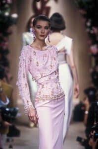 LudmilaIsaeva_YvesSaintLaurentHCFW1991_15.jpg