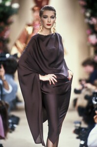 LudmilaIsaeva_YvesSaintLaurentHCFW1991_17.jpg