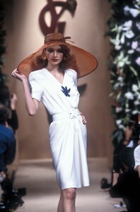LudmilaIsaeva_YvesSaintLaurentHCSS1991_01.jpg