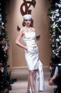 LudmilaIsaeva_YvesSaintLaurentHCSS1991_03.jpg