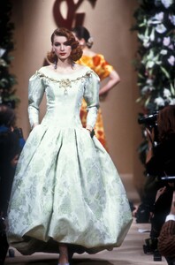 LudmilaIsaeva_YvesSaintLaurentHCSS1991_04.jpg