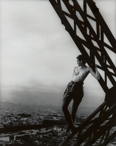 Mathilde-on-Eiffel-tower_PeterLindbergh_1989.jpg