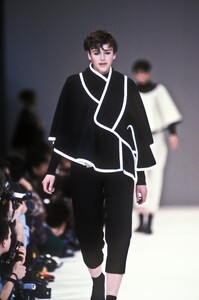 Mathilde_CommedesGarconsFW1989_03.jpg