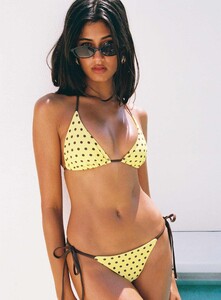 MeeyaD - Jenner Triangle Bikini Top Yellow-5 - 2-Model-Meeya-Us2_Ac33750d-5860-40b0-B12c-Ba9892c1dbd7.jpg