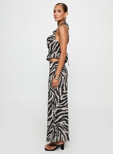 MelitaS - PrPolly - Eleganza Maxi Skirt Zebra-9 - 3-Model-Melita-Us2_E1b93a08-F1dc-4dae.jpg