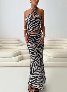 MelitaS - PrPolly - Eleganza Top Zebra-8 - 7-Model-Melita-Us2_23a2f985-C38f-499c.jpg
