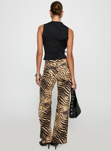 MelitaS - PrPolly - Low Rise Roomy Pants Multi-8 - 4-Model-Melita-Us2_Aa35e49f-02ec-4cba-8157-7a7e1c3cbc3f.jpg