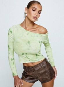 MelitaS - PrPolly - Malian Long Sleeve Top Green Floral-8 - 7-Model-Melita-Us4_B9674d29-D80f-43bc-84b1-1604cb0c744e.jpg