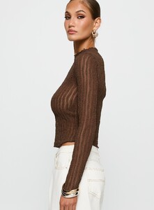 MelitaS - PrPolly - Padra Long Sleeve Top Brown-3-Model-Melita-Us4.jpg