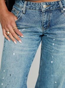 MelitaS - PrPolly - Picasso Straight Leg Jean Mid Blue-7 - 5-Model-Melita-Us2_06eef1a8-52c7-49a6-Bc7d-E14064f49945.jpg