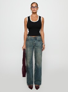 MelitaS - PrPolly - Start Me Up Top Black _ White-8 - 6-Model-Melita-Us4_1bf824d4-7533-45bb-8269-Cda6c846d5a7.jpg