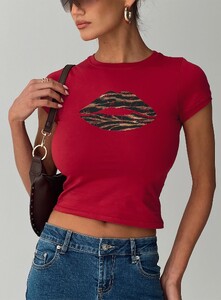 MelitaS - PrPolly - Sutin Tee Red-8 - 0-Model-Melita-Us4_33056ea3-8b0e-4274-B760-5fe80c4eaf39.jpg