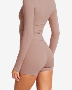 NSole - CSB - Form Invisible Scrunch Shorts 4' _ Walnut_CSB_ISSY27844_small_ecom_back-mid-tight.jpg