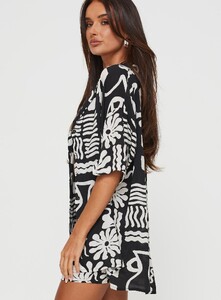 NSole - PrPolly - Caraliia Shirt Black _ Cream-7 - 3-Model-Nat-Us2_2d4fba1f-A104-43d8.jpg