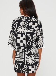 NSole - PrPolly - Caraliia Shirt Black _ Cream-7 - 4-Model-Nat-Us2_9a7ceedc-F904-4c77.jpg