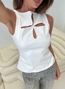 NSole - PrPolly - Celyse Cut Out Detail Top White-7 - 0-Model-Nat-Us2_Aa32480c-954b-47cd.jpg