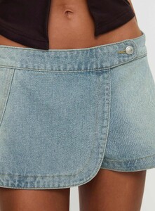 NSole - PrPolly - Down For The Ride Denim Skort Light Wash-8 - 5-Model-Nat-Us2_E8b0f699-Affd-4b61.jpg