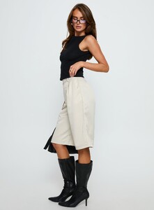 NSole - PrPolly - Jakai Longline Tailored Short Cream-7 - 3-Model-Nat-Us2_A6f1ea7e-547b-4a0c.jpg